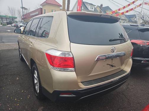 2011 Toyota Highlander SE
