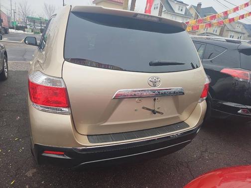 2011 Toyota Highlander SE