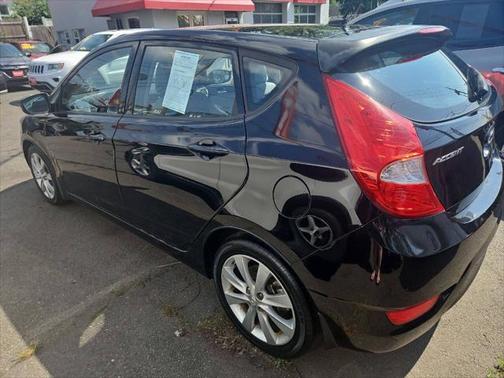 2013 Hyundai Accent SE
