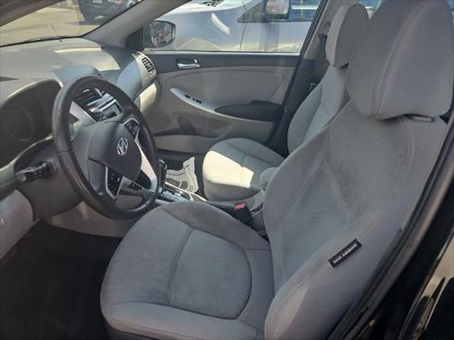 2013 Hyundai Accent SE