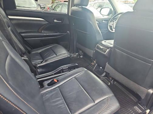 Gray 2014 Toyota Highlander XLE