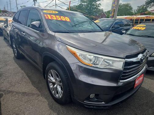 Gray 2014 Toyota Highlander XLE
