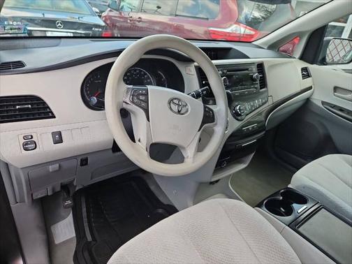 2013 Toyota Sienna LE