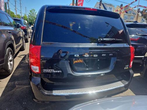 Black 2018 Dodge Grand Caravan SXT