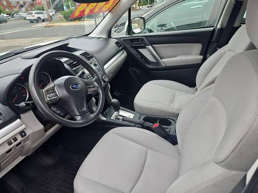 White 2015 Subaru Forester 2.5i Premium