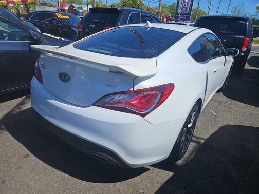 White 2015 Hyundai Genesis Coupe 3.8 Base