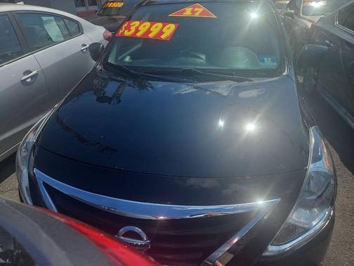 Black 2017 Nissan Versa 1.6 SV