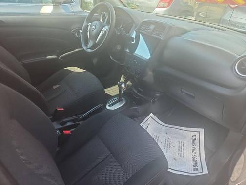 Black 2017 Nissan Versa 1.6 SV