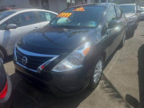 Black 2017 Nissan Versa 1.6 SV