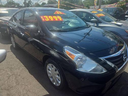 Black 2017 Nissan Versa 1.6 SV