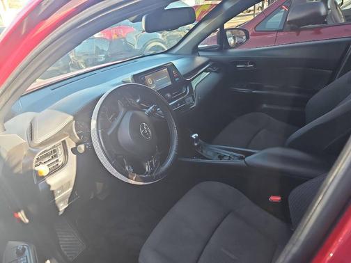2018 Toyota C-HR XLE 4dr Crossover