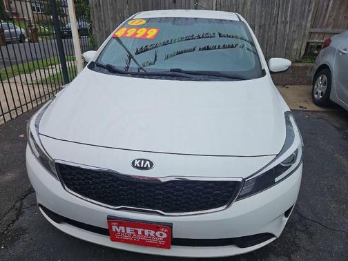 White 2017 Kia Forte LX