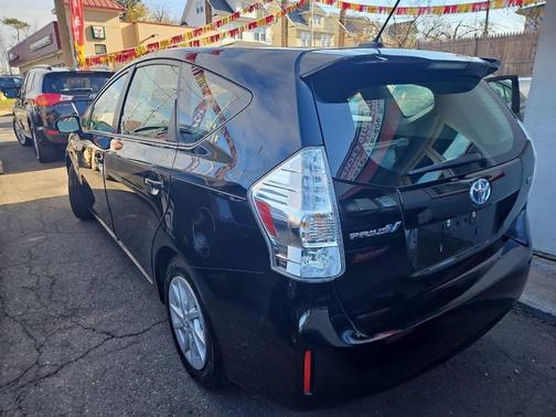 2012 Toyota Prius v Five