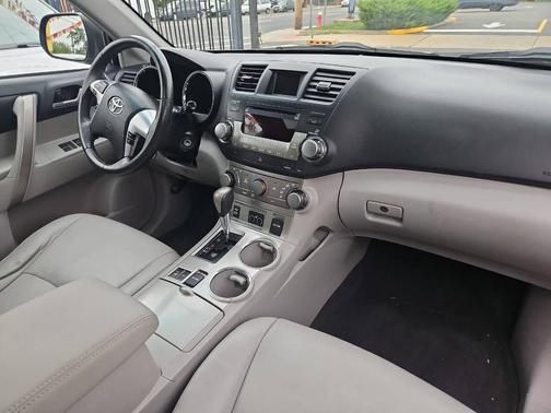 2012 Toyota Highlander SE