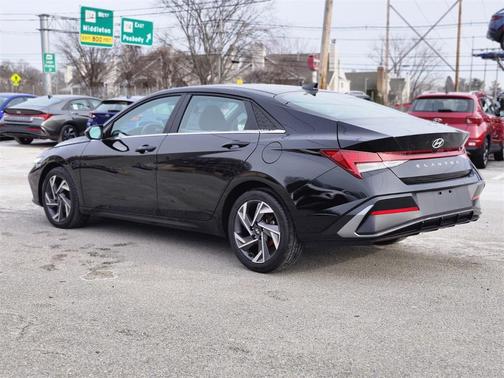 2025 Hyundai ELANTRA SEL