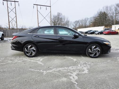 2025 Hyundai ELANTRA SEL