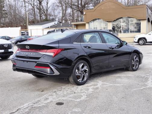 2025 Hyundai ELANTRA SEL