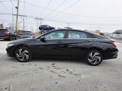 2025 Hyundai ELANTRA SEL