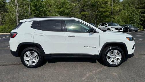 Bright White Clearcoat 2022 Jeep Compass Latitude
