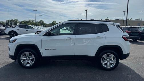 Bright White Clearcoat 2022 Jeep Compass Latitude