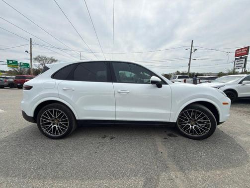 White 2023 Porsche Cayenne Platinum Edition