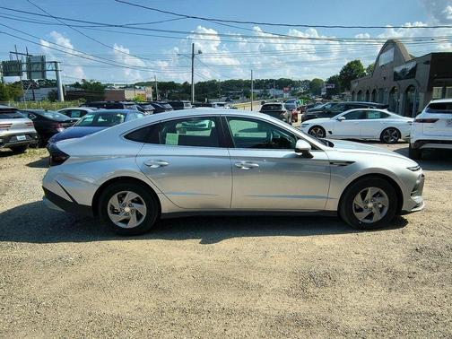 2025 Hyundai SONATA SE