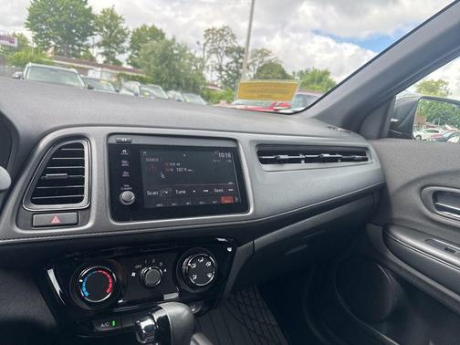 Crystal Black Pearl 2019 Honda HR-V Sport