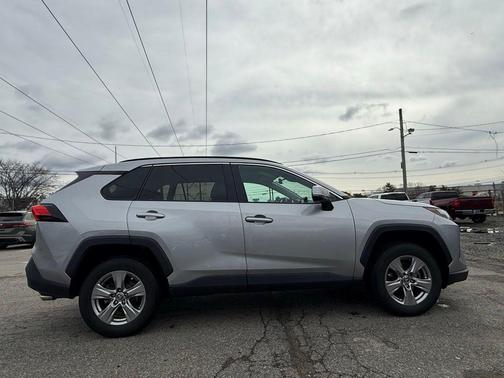 Silver Sky Metallic 2022 Toyota RAV4 XLE