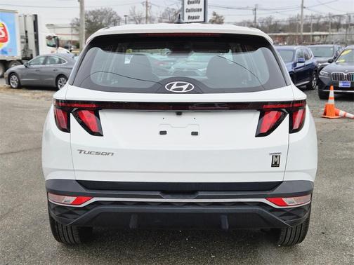2022 Hyundai TUCSON SE