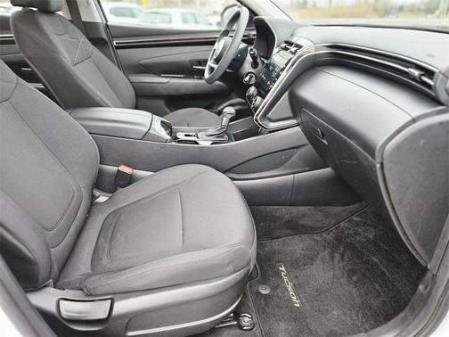 2022 Hyundai TUCSON SE