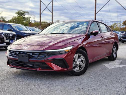 2025 Hyundai ELANTRA SE