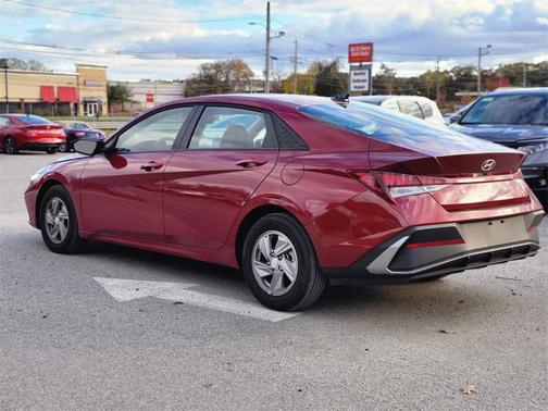 2025 Hyundai ELANTRA SE