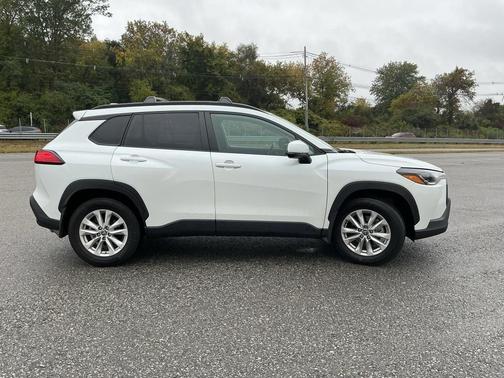 2022 Toyota Corolla Cross LE