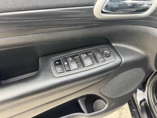 2022 Jeep Grand Cherokee Laredo