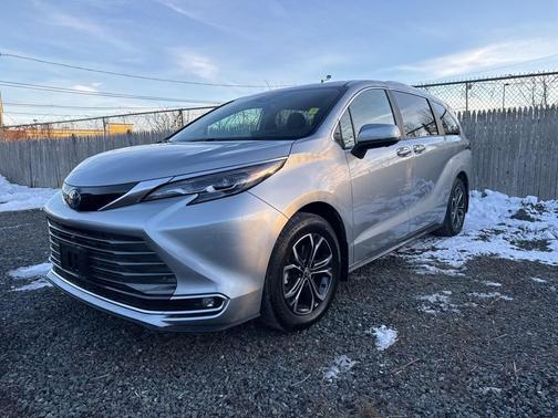 2025 Toyota Sienna Platinum