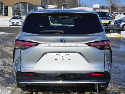 2025 Toyota Sienna Platinum