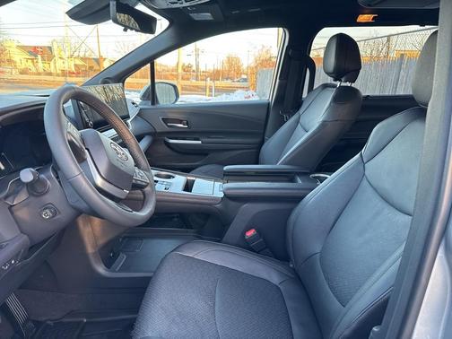 2025 Toyota Sienna Platinum