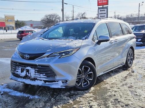 2025 Toyota Sienna Platinum