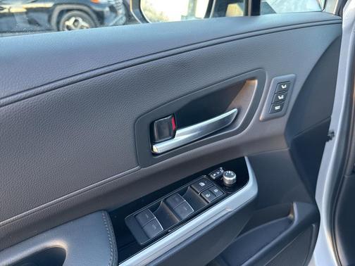 2025 Toyota Sienna Platinum