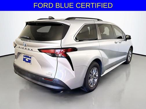 2021 Toyota Sienna XLE