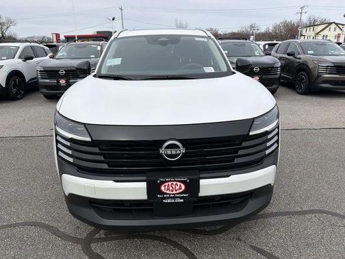 Aspen White Tri 2026 Nissan Kicks SV