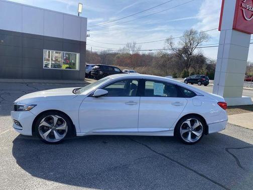 White 2018 Honda Accord Touring