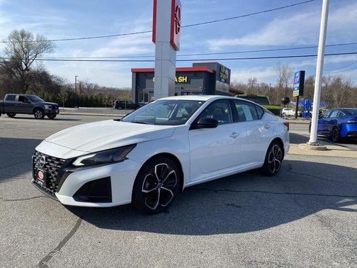 White 2024 Nissan Altima 2.5 SR