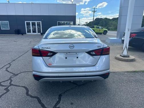 Brilliant Silver Metallic 2024 Nissan Altima 2.5 SV