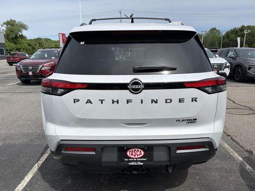 Everest White P 2026 Nissan Pathfinder Platinum