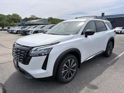Everest White P 2026 Nissan Pathfinder Platinum