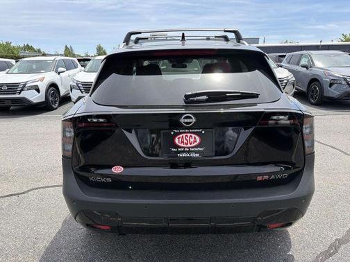 Super Black 2026 Nissan Kicks SR