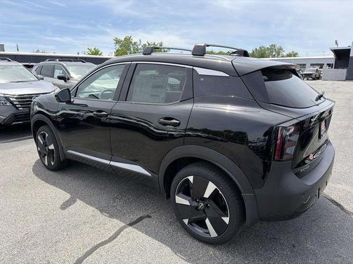 Super Black 2026 Nissan Kicks SR