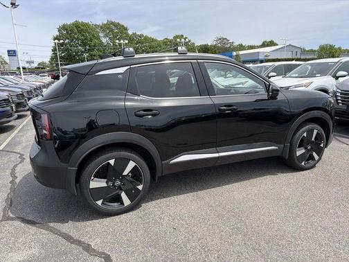 Super Black 2026 Nissan Kicks SR