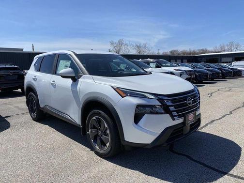 Everest White P 2026 Nissan Rogue SV